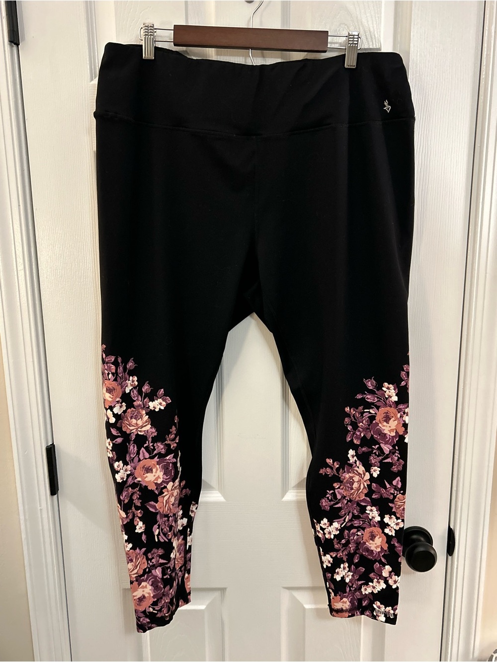 Torrid Active Floral Leggings Women’s Size 3 Black Pink Purple